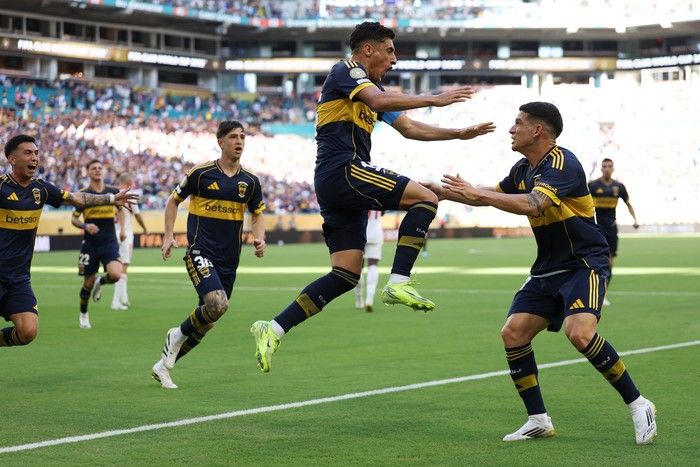 Miguel Merentiel, de Boca Juniors, tras convertir su gol ante Benfica, el 16 de junio, en el Hard Rock Stadium. · Foto: Dan Mullan, Getty Images, AFP