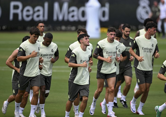 Los jugadores de Real Madrid durante un entrenamiento en el Gardens North County District Park, Palm Beach Gardens, antes del partido del Mundial de Clubes 2025 ante  Al-Hilal de Arabia Saudí. · Foto: Chandan Khanna, AFP