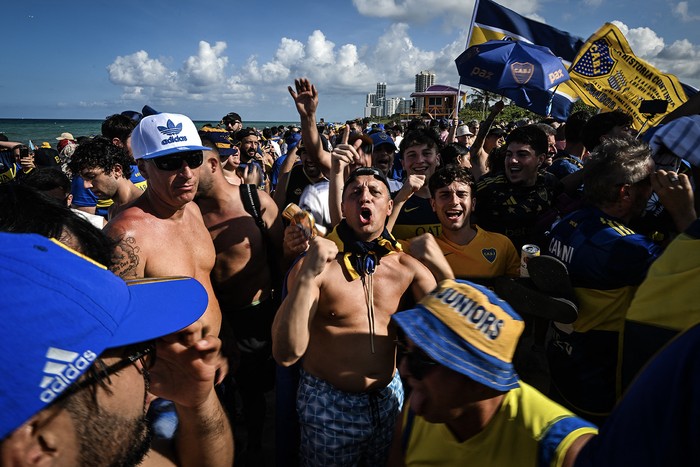 Hinchas de Boca Juniors, el 19 de junio, en Miami Beach, Florida. Foto: Patricia de Melo, AFP.