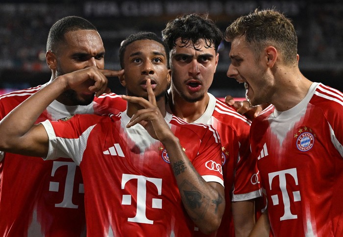 Los jugadores del Bayern Múnich tras el segundo gol de su equipo a Boca Juniors, el sábado, en el estadio Hard Rock de Miami. · Foto: Patricia de Melo Moreira / AFP