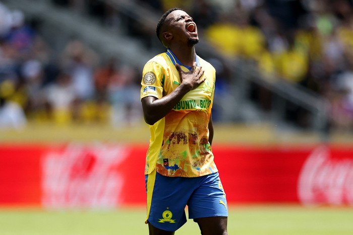 Teboho Mokoena, jugando para Mamelodi Sundowns, durante un partido de la Copa Mundial de Clubes ante Borussia Dortmund en el estadio TQL, en Cincinnati, Ohio (archivo, julio de 2025). · Foto: Michael Reaves, Getty Images, AFP