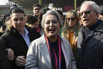 La candidata presidencial chilena Jeannette Jara luego de votar en las primarias de izquierda, previas a las elecciones presidenciales de noviembre, el 29 de junio. · Foto: Rodrigo Arangua, AFP
