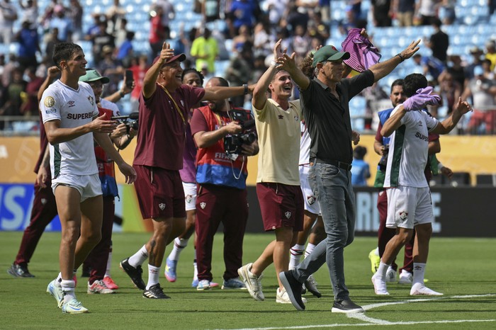 Renato Gaúcho y los jugadores de Fluminense tras la victoria ante Inter de Milán en el Mundial de Clubes. · Foto: Angela Weiss, AFP