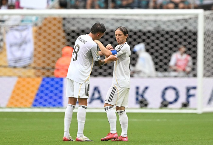 Federico Valverde y Luka Modric, ayer, en el estadio Miami Gardens, en Florida. · Foto: Kevin C Kox, Getty Images, AFP
