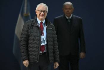 El canciller Mario Lubetkin a su llegada a la Reunión Ordinaria del Consejo del Mercado Común en el Palacio San Martín de Buenos Aires. · Foto: Luis Robayo, AFP