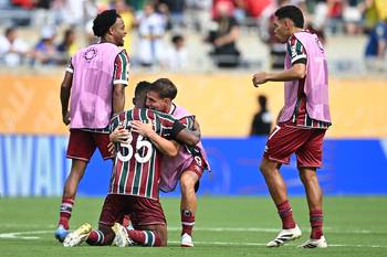 Hércules y Joaquín Lavega tras la victoria ante Al-Hilal Saudi FC, el 4 de julio, en Orlando. · Foto: Paul Ellis, AFP