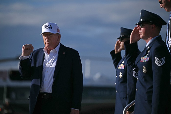 El presidente de Estados Unidos, Donald Trump, el 6 de julio, en la Base Conjunta Andrews en Maryland. · Foto: Brendan Smialowski, AFP