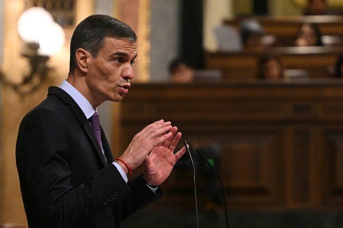 Pedro Sánchez, durante una sesión plenaria en el Congreso de los Diputados, el 9 de julio, en Madrid. · Foto: Javier Soriano, AFP