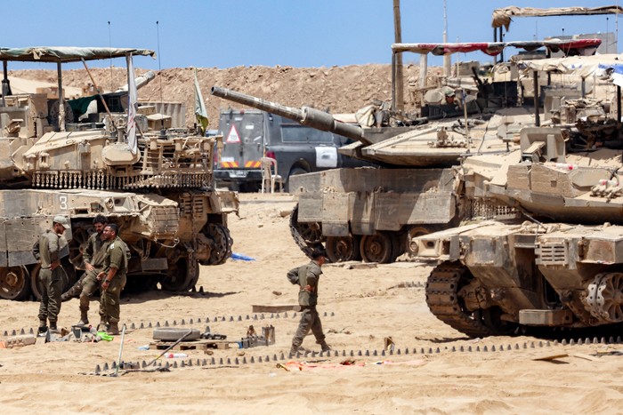 Soldados del ejército israelí, el 5 de agosto, cerca de la frontera con la Franja de Gaza, en el sur de Israel. · Foto: Jack Guez, AFP