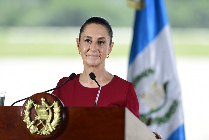 Claudia Sheinbaum, el 15 de agosto, en Guatemala. · Foto: Aysha Chumacero, AFP