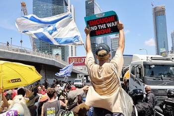 Movilización, el 17 de agosto, en Tel Aviv. · Foto: Gil Cohen-Magen, AFP
