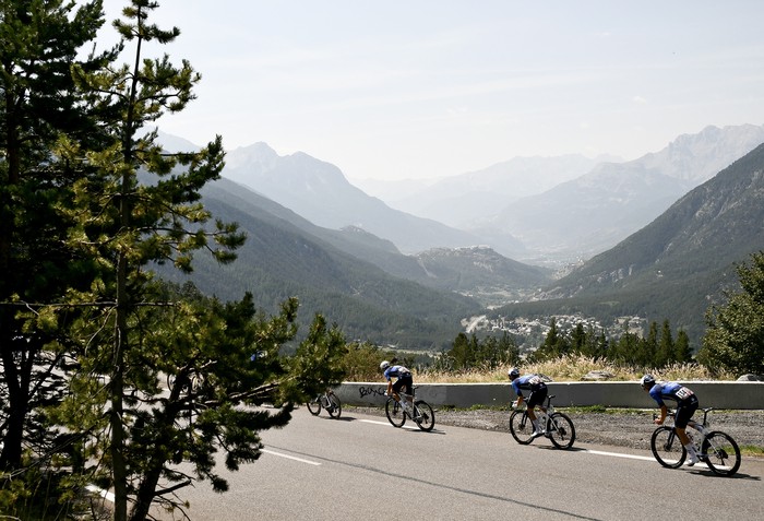 Cuarta etapa de la Vuelta a España, entre Susa y Voiron, el 26 de agosto, en los Alpes. Foto: Marco Bertorello, AFP.