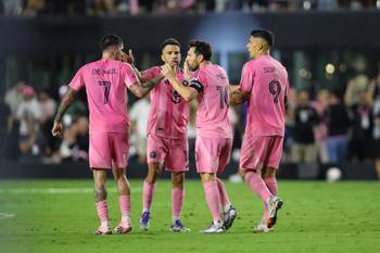 Lionel Messi, Rodrigo de Paul, Jordi Alba y Luis Suárez, durante la semifinal de la Leagues Cup entre Inter Miami y Orlando City, en el Chase Stadium, en Fort Lauderdale, Florida, el 27 de agosto. · Foto: AFP
