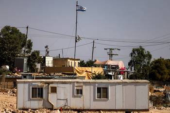 Casas móviles construidas por colonos israelíes, el 28 de agosto, al sur de Hebrón, en Cisjordania. · Foto: Hazem Bader, AFP
