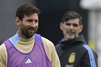Lionel Messi durante un entrenamiento, el 2 de setiembre, en Ezeiza. · Foto: Juan Mabromata,  AFP