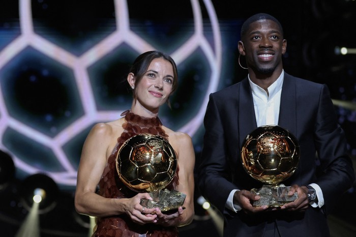 Aitana Bonmatí y Ousmane Dembélé, ganadores del Balón de Oro 2024, en el teatro del Châtelet, en París. · Foto: Franck Fife,  AFP