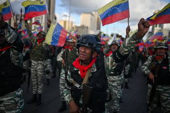 Miembros de la milicia bolivariana participan en un despliegue militar en apoyo al presidente de Venezuela, Nicolás Maduro, el 23 de setiembre,  en Caracas. · Foto: Federico Parra, AFP