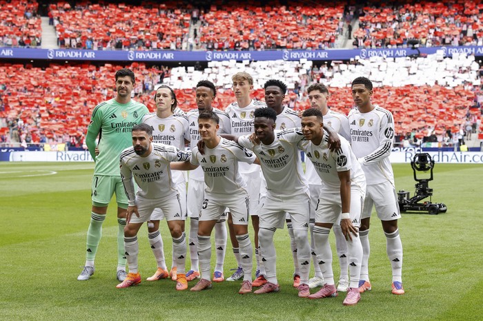 El equipo de Real Madrid para el clásico ante Atlético Madrid, el 27 de setiembre, en el estadio Metropolitano. · Foto: Óscar del Pozo, AFP