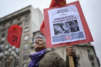 Manifestación convocada por organizaciones de derechos humanos bajo el lema “No hay víctimas buenas ni malas, sólo femicidios”, en Buenos Aires. · Foto: Luis Robayo, AFP