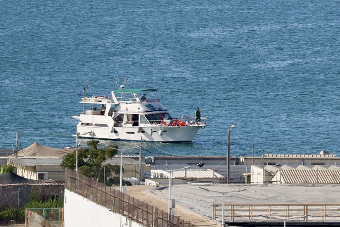 Barco de la Flotilla Global Sumud interceptado por las fuerzas israelíes, el 2 de octubre, en el mar Mediterráneo frente a las aguas de la Franja de Gaza. Foto: Saeed Qaq, AFP.