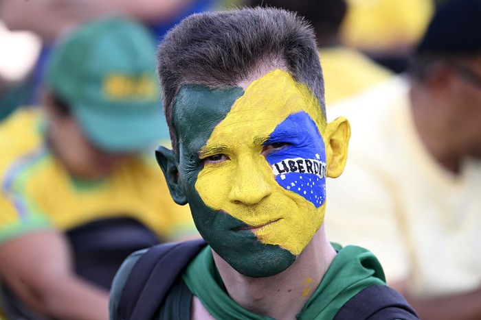 Marcha en apoyo a Jair Bolsonaro, pidiendo amnistía para los condenados por intentar un golpe de Estado, el 7 de octubre, en Brasilia. Foto: Evaristo Sa, AFP. Marcha en apoyo a Jair Bolsonaro, pidiendo amnistía para los condenados por intentar un golpe de Estado, el 7 de octubre, en Brasilia. Foto: Evaristo Sa, AFP.
