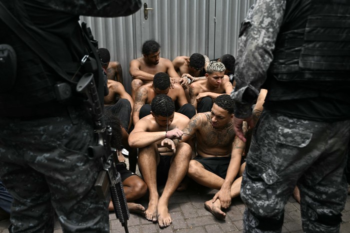 Operación Contención en la favela Vila Cruzeiro, el 28 de octubre, en Río de Janeiro, Brasil. · Foto: Mauro Pimentel, AFP