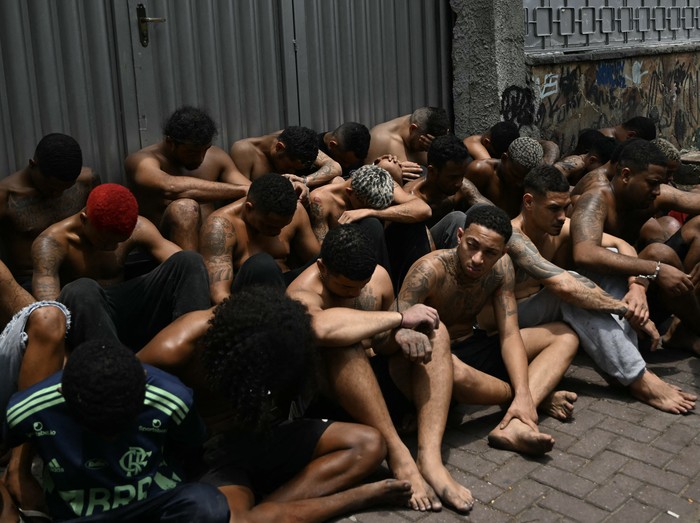 Operativo de contención en la favela Vila Cruzeiro, en el complejo Penha, Río de Janeiro, Brasil, el 28 de octubre de 2025 · Foto: Mauro Pimentel, AFP