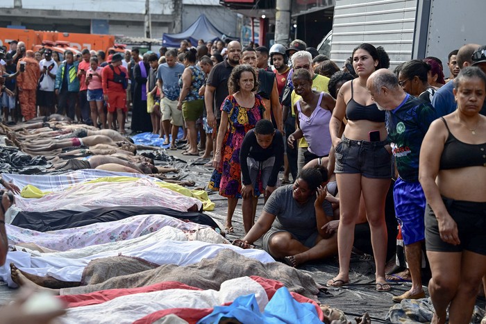 Plaza San Lucas, de la favela Vila Cruzeiro, el 29 de octubre, en el complejo Penha de Río de Janeiro. · Foto: Pablo Porciúncula, AFP