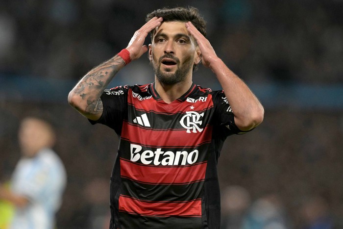 Giorgian de Arrascaeta, de Flamengo, el 29 de octubre, en el estadio Cilindro de Avellaneda, en Buenos Aires. · Foto: AFP