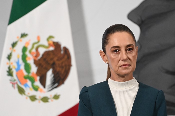 Claudia Sheinbaum durante una conferencia de prensa en el Palacio Nacional de la Ciudad de México (archivo, octubre de 2025). · Foto: Yuri Cortez, AFP