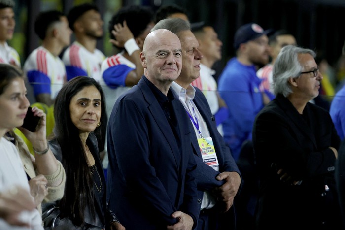 Gianni Infantino (C), durante un partido en el Chase Stadium, el 15 de noviembre, en Florida, Estados Unifos. Foto: Leonardo Fernández, Getty Images, AFP.