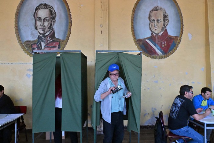 Elecciones generales, el 16 de noviembre, en Santiago de Chile. · Foto: Víctor Ruiz / AFP