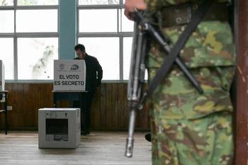 Centro de votación, el 16 de noviembre, en Quito. · Foto: Rodrigo Buendía, AFP