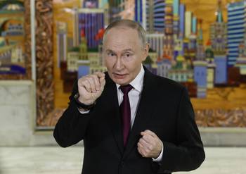 Vladimir Putin, tras dirigirse a los participantes del Foro de Inversión VTB, el 2 de diciembre, en Moscú. · Foto: Sergei Ilyin, Sputnik, AFP