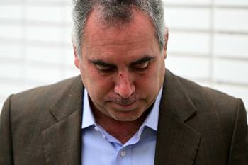 Rafael Belaúnde, del partido Libertad Popular, después de una conferencia de prensa, en Lima, el 3 de diciembre. · Foto: Ernesto Benavides, AFP