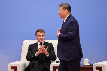 Emmanuel Macron y Xi Jinping, durante la séptima reunión formal del Consejo Empresarial Franco-Chino, el 4 de diciembre, en Pekín. · Foto: Ludovic Marin