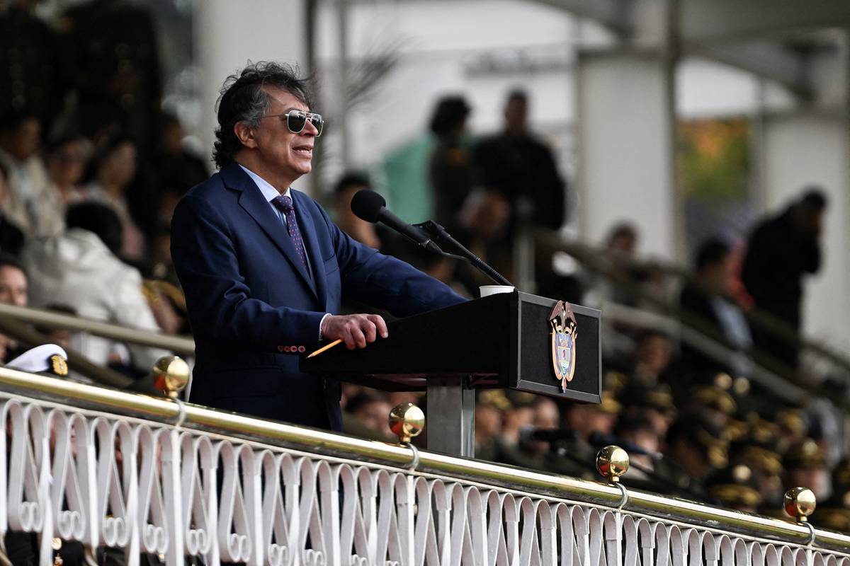 Petro declaró la “emergencia económica” por 30 días, después de que el  Congreso rechazara su reforma tributaria | la diaria | Uruguay