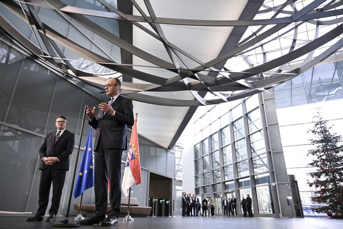 Friedrich Merz, el 16 de diciembre, en la sede del Deutsche Bank en Fráncfort del Meno, Alemania Occidental. · Foto: Kirill Kudryavstsev, AFP