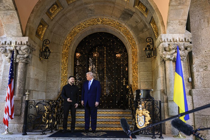 Volodymyr Zelensky y Donald Trump, el 28 de diciembre, en Palm Beach, Florida. Foto: Joe Raedle / GettyImages / AFP