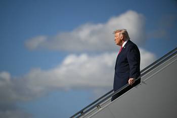 Donald Trump, en el Aeropuerto Internacional de Palm Beach en West Palm Beach, Florida (archivo, enero de 2026). · Foto: Andrew Caballero-Reynolds, AFP