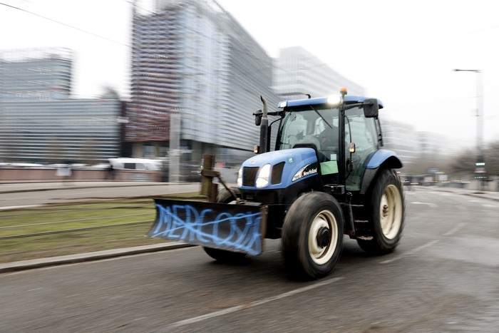 Mnifestación de agricultores frente al Parlamento de la UE, el 21 de enero, en Estrasburgo, Francia. · Foto: Romeo Boetzle, AFP