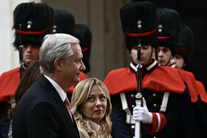 José Antonio Kast y Giorgia Meloni, durante la ceremonia de bienvenida a Kast en el Palacio Chigi de Roma. · Foto: Filippo Monteforte, AFP