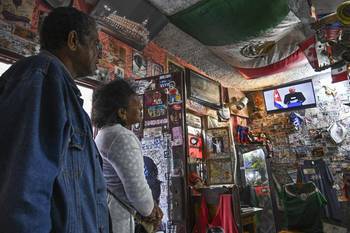 Discurso del presidente cubano, Miguel Díaz-Canel, en la televisión nacional, en La Habana. · Foto: Yamil Lage, AFP