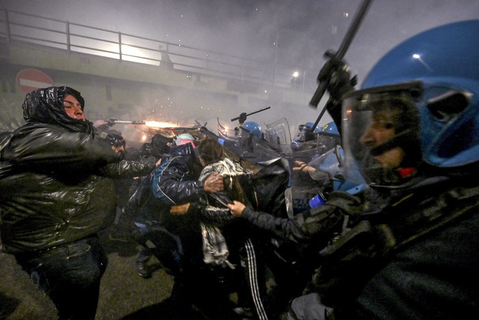 Movilizaciones contra el impacto ambiental, económico y social de los Juegos Olímpicos de Invierno de Milán-Cortina 2026, el 7 de febrero, en Milán. · Foto: Piero Cruciatti, AFP