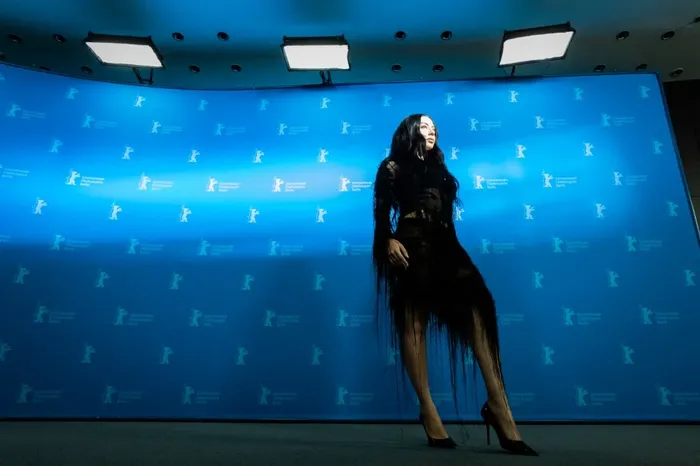 Charli XCX durante la 76ª edición del Festival Internacional de Cine de Berlín (archivo, febrero de 2026).
Foto: Christoph Soeder, DPA, AFP
