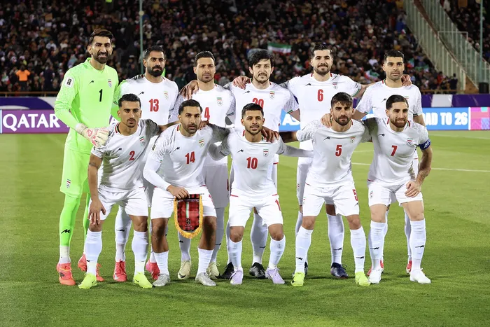 La selección nacional de fútbol de Irán, previo a un partido ante Uzbekistán, el 25 de marzo de 2025, en Teherán. · Foto: AFP