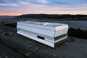 Teatro Bio-Bio, diseñado por Smiljan Radic, en Concepción, Chile. · Foto: Lukas Jara / AFP