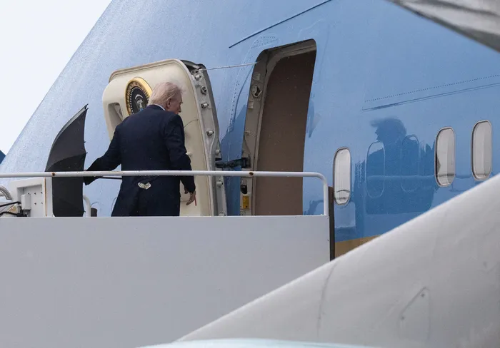Donald Trump en el aeropuerto internacional de Palm Beach, el 15 de marzo, en Florida. · Foto: Saul Loeb