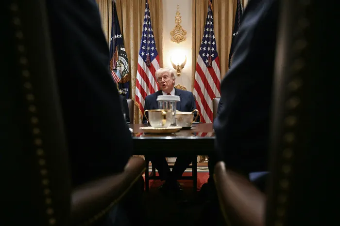 Donald Trump en la Sala del Gabinete de la Casa Blanca en Washington, D.C., el 26 de marzo de 2026. · Foto: Jim Watson, AFP