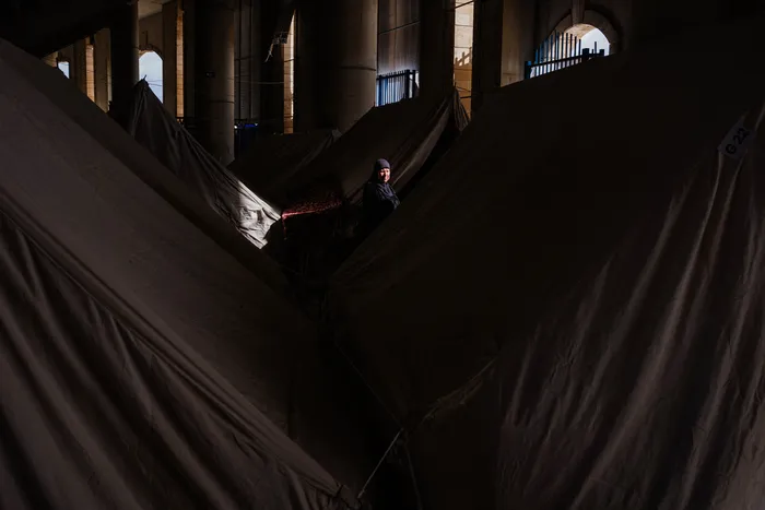 Centro de acogida y albergue para personas desplazadas, el 27 de marzo, en Beirut, · Foto: AFP